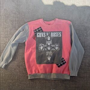Guns and roses Pink and Gray women’s crewneck